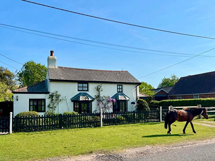 5 Bedroom Detached House For Sale In Lymington Road, East End, Lymington, SO41