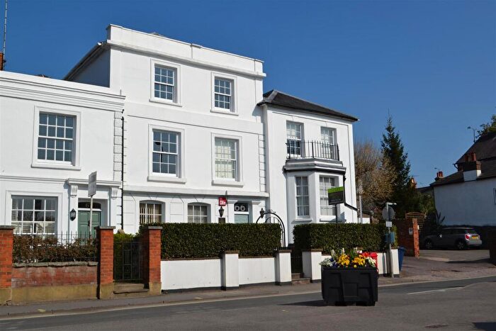 2 Bedroom Apartment To Rent In East Street, Farnham, GU9