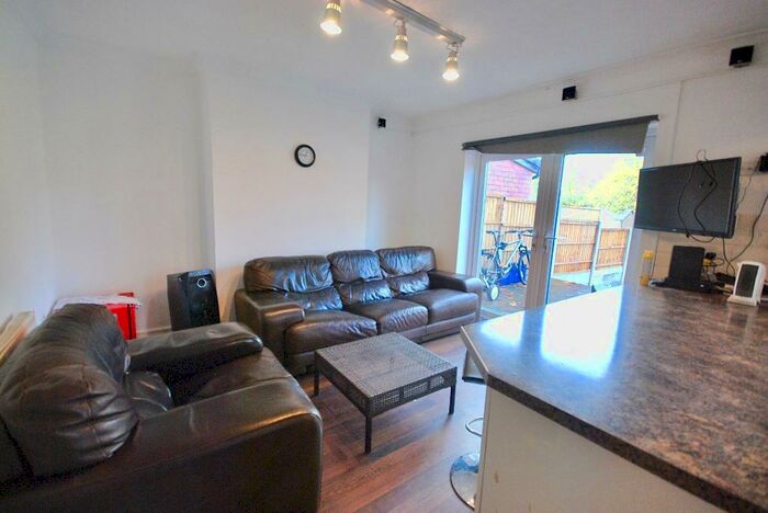 4 Bedroom Semi-Detached House To Rent In Parsonage Road, Fallowfield, M20