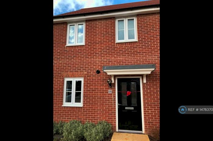 3 Bedroom Terraced House To Rent In Sutherland Lane, Bedford, MK40