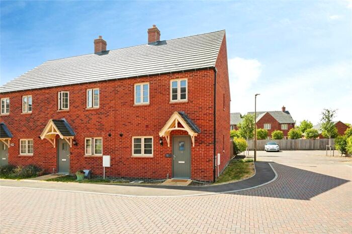 2 Bedroom Semi-Detached House For Sale In Beech Road, Bicester, Oxfordshire, OX26