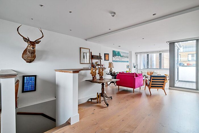 3 Bedroom Flat To Rent In Lexington Street, Soho, W1F