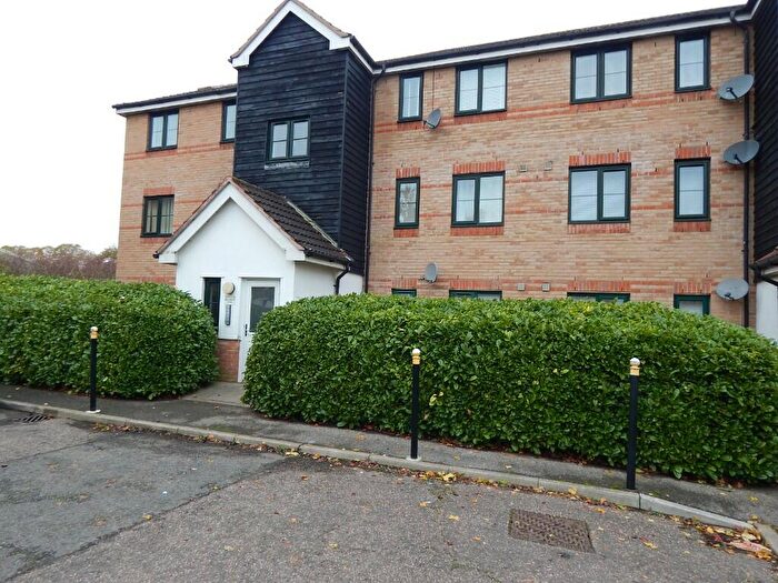 1 Bedroom Flat To Rent In Bell-reeves Close, Stanford-Le-Hope, Essex, SS17