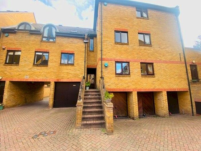 3 Bedroom Maisonette To Rent In Welland Mews, London, E1W