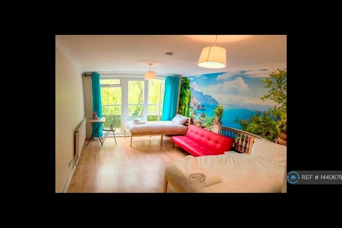 4 Bedroom Terraced House To Rent In Waterside, Milton Keynes, MK6