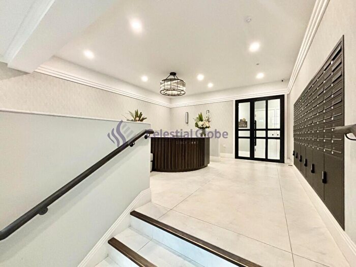 2 Bedroom Flat To Rent In Selsdon Way, London, E14