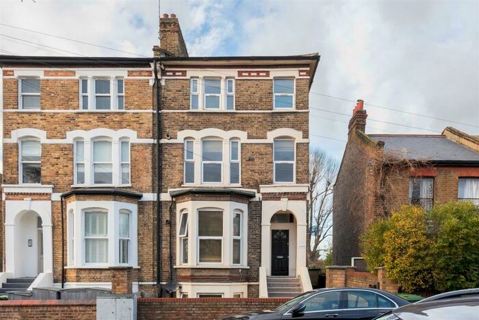 2 Bedroom Apartment To Rent In North Birkbeck Road, Leytonstone, E11