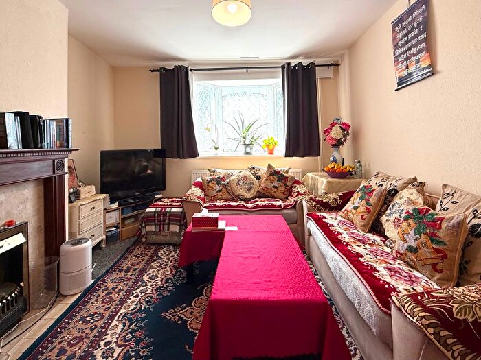 2 Bedroom Flat To Rent In A Court Parade, Wembley, HA0