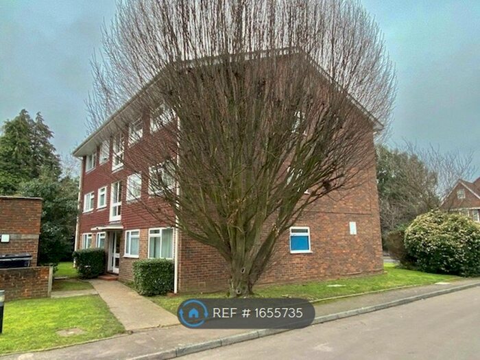 2 Bedroom Flat To Rent In Kingston Road, Leatherhead, KT22