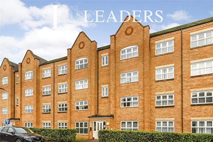 2 Bedroom Flat To Rent In Crowe Road, Bedford, Bedfordshire, MK40