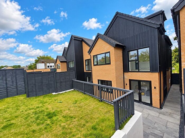 4 Bedroom Detached House For Sale In Toller Lane, Bradford, BD9