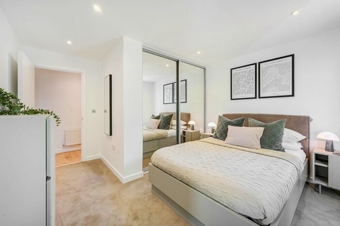 2 Bedroom Flat To Rent In Bradshaw Close, London, Twickenham, TW1