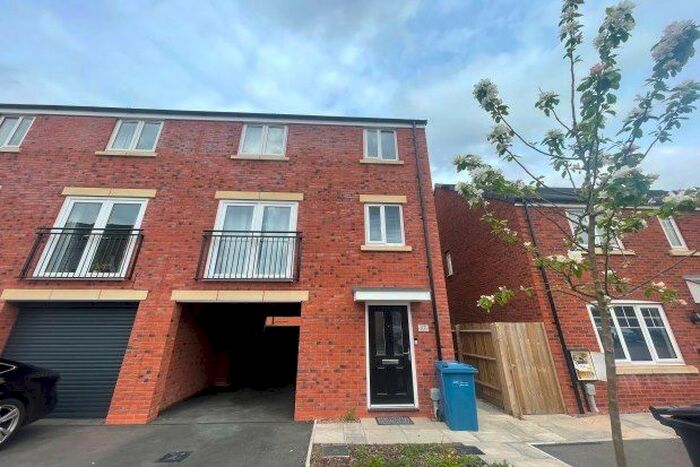 3 Bedroom Property To Rent In Ward Close, Lichfield, WS14