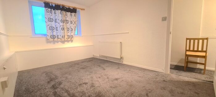 2 Bedroom Flat To Rent In A Lodge Lane, Grays, RM17