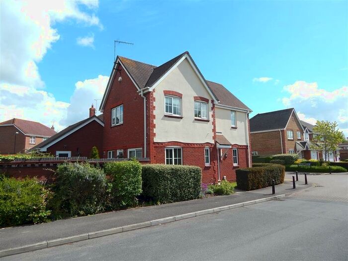 3 Bedroom Detached House To Rent In Hartley Way, Bishopdown Farm, Salisbury, SP1