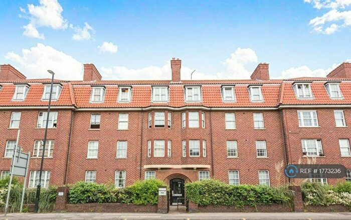 2 Bedroom Flat To Rent In Hillsborough Flats Hotwell Road, Bristol, BS8