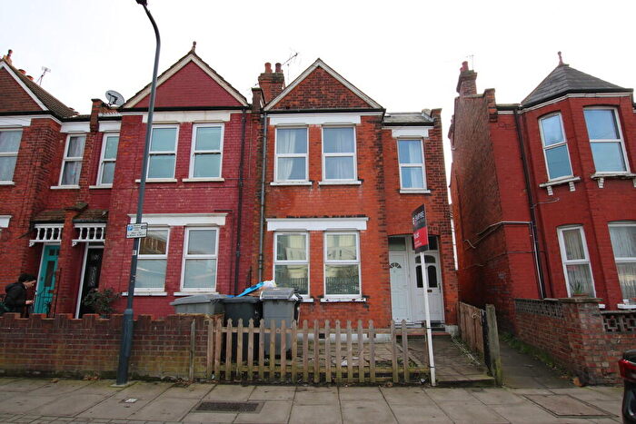 3 Bedroom Apartment For Sale In Denzil Road, Willesden, NW10