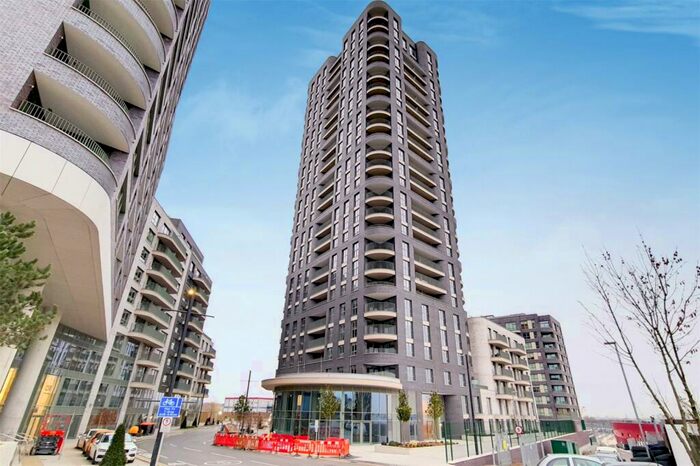 2 Bedroom Apartment To Rent In Green Street, London, NW10