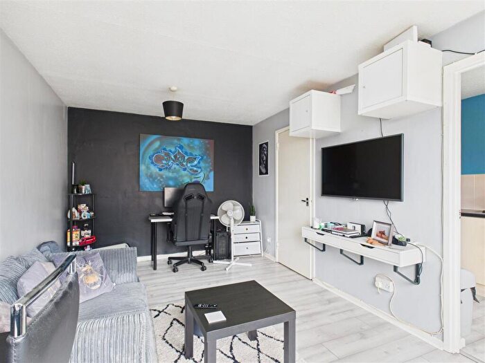 1 Bedroom Flat For Sale In Bittern Way, Letchworth Garden City, SG6