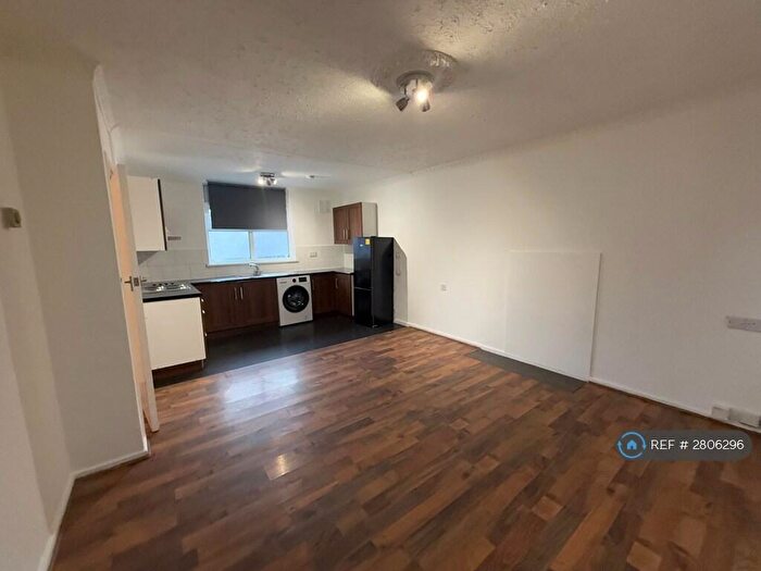 1 Bedroom Flat To Rent In Roebourne Way, London, E16