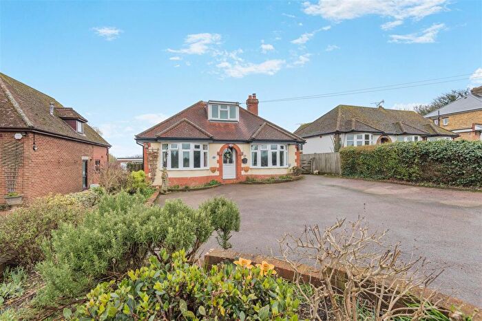 4 Bedroom Detached Bungalow For Sale In Charlton Lane, West Farleigh, Maidstone, ME15