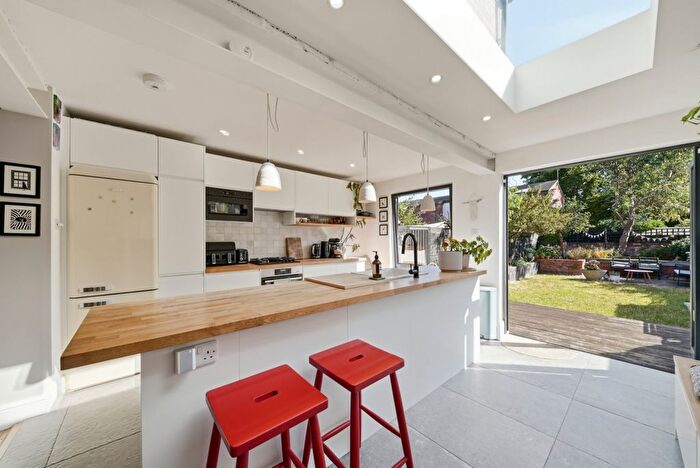 3 Bedroom End Of Terrace House For Sale In West Avenue, West Bridgford, Nottingham, Nottinghamshire, NG2