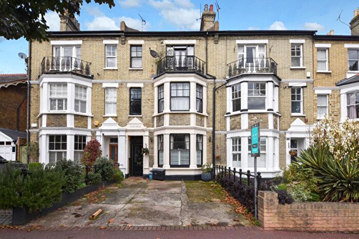 2 Bedroom Apartment For Sale In Alexandra Road, Clifftown Conservation Area, Southend On Sea, Essex, SS1