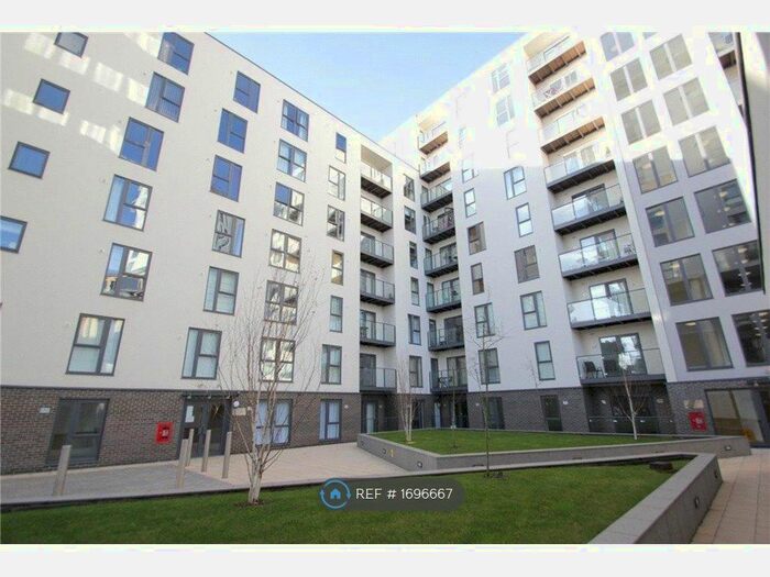 2 Bedroom Flat To Rent In Nankeville Court, Woking, GU22