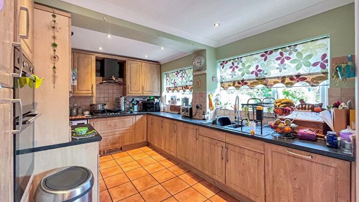 4 Bedroom End Of Terrace House For Sale In Markfield, Courtwood Lane, South Croydon, CR0