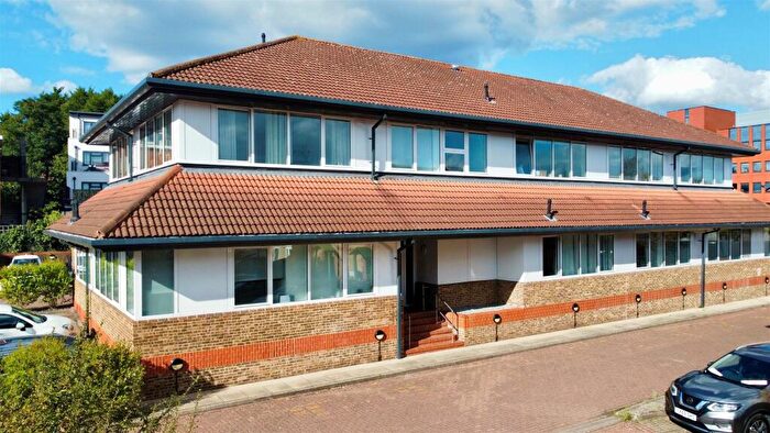 1 Bedroom Flat For Sale In Victoria Avenue, Camberley, GU15