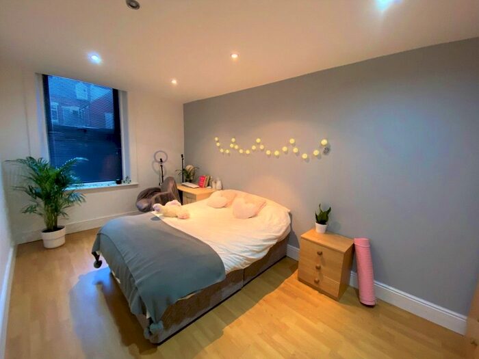 3 Bedroom Flat To Rent In Rothbury Terrace, Heaton, Newcastle Upon Tyne, NE6