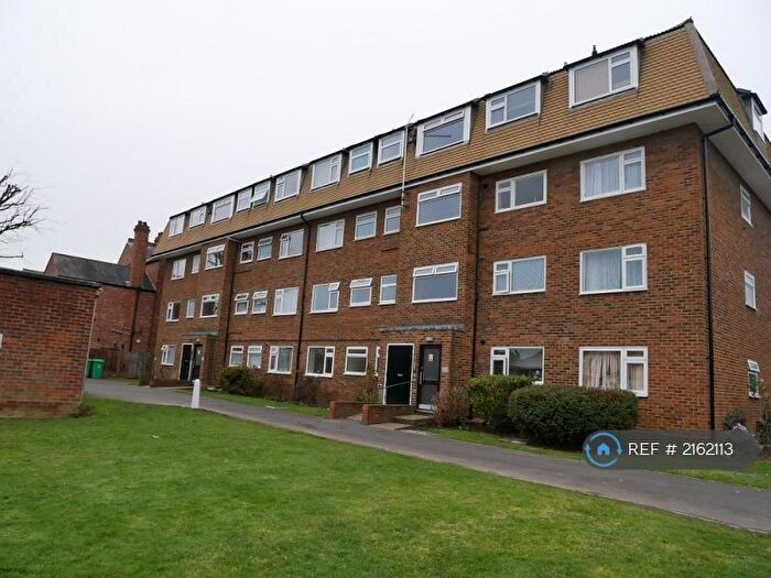 2 Bedroom Flat To Rent In Rodney Close, New Malden, KT3