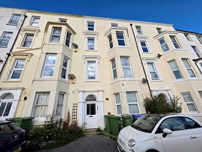 1 Bedroom Flat For Sale In The Crescent, Folkestone, Sandgate, CT20