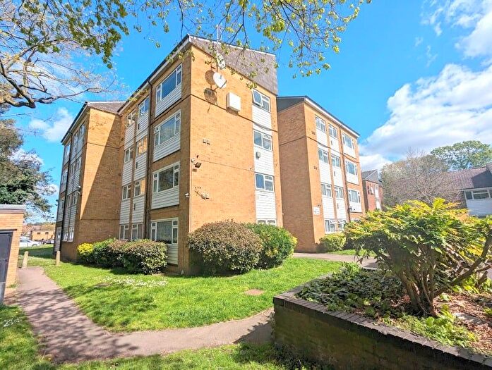 2 Bedroom Flat To Rent In Field Road, Feltham, TW14