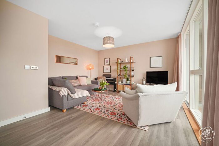 1 Bedroom Flat For Sale In Hyett Court, Honour Lea Avenue, Stratford, E20