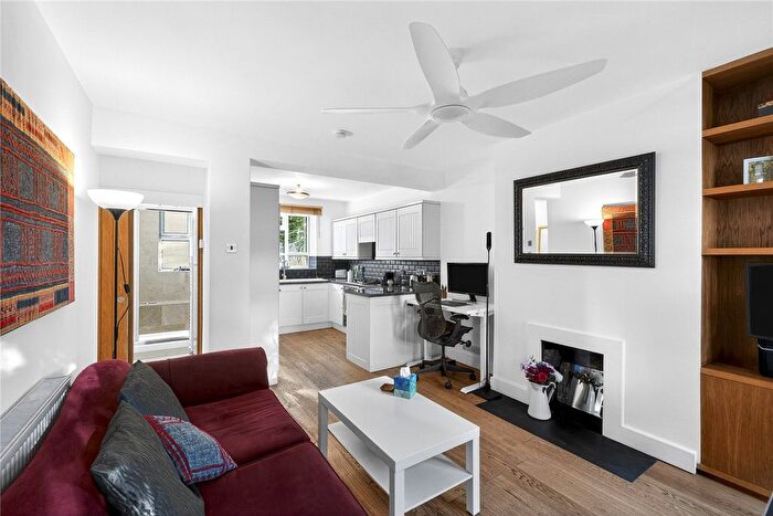 1 Bedroom Flat To Rent In Tatum Street, London, SE17
