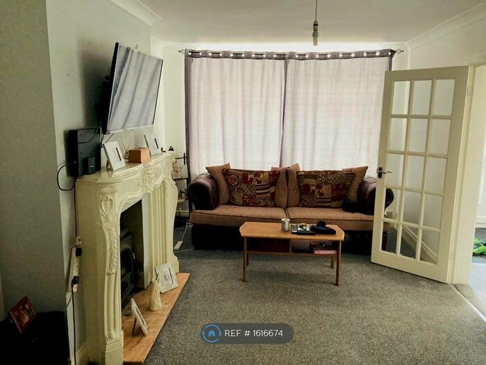 2 Bedroom Terraced House To Rent In Park Road, Stanley, DH9