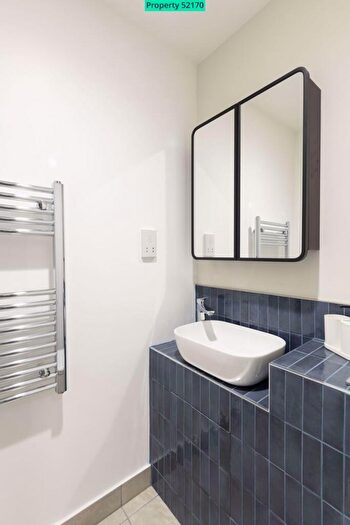 Studio To Rent In Commercial Road, London, E14