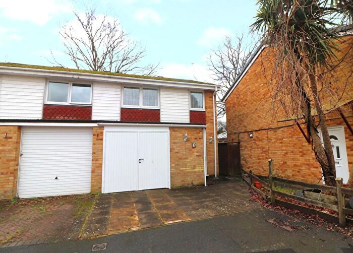 3 Bedroom Semi Detached House For Sale In Rose Close, Hedge End, SO30