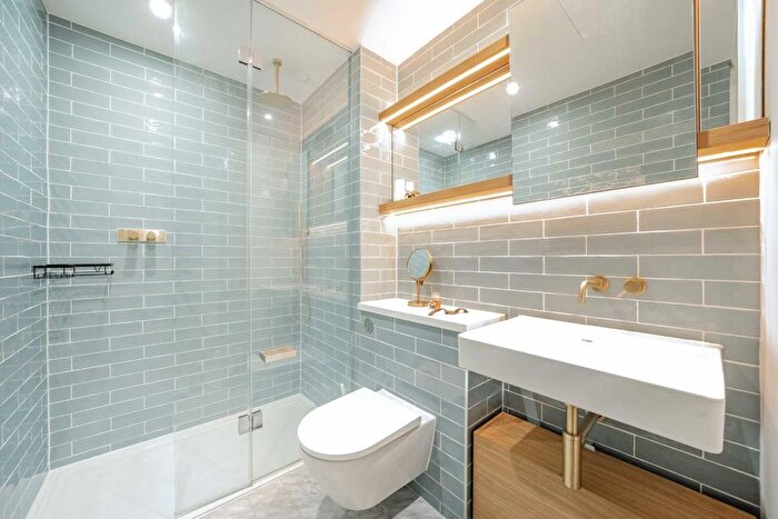 2 Bedroom Flat To Rent In Bradshaw Yard, Brentford, TW8