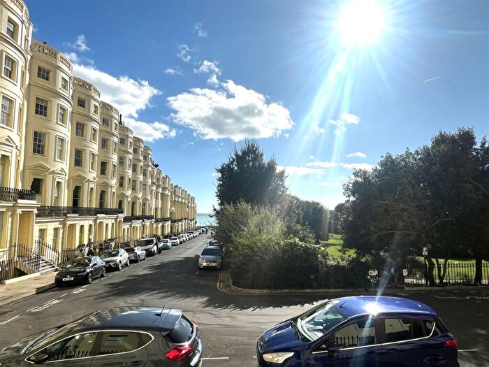 2 Bedroom Flat To Rent In Brunswick Square, Hove, BN3