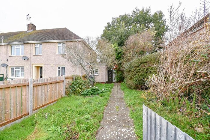 2 Bedroom Maisonette For Sale In Castle Road, Rhoose, Barry, CF62