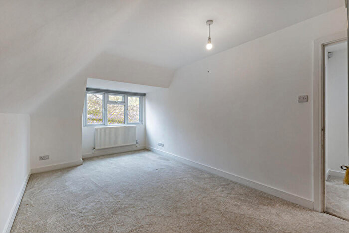 4 Bedroom Detached House For Sale In Coopers Lane, Tadley, RG26