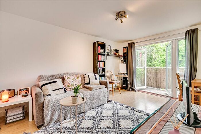 1 Bedroom Flat To Rent In Lowther Road, Islington, N7