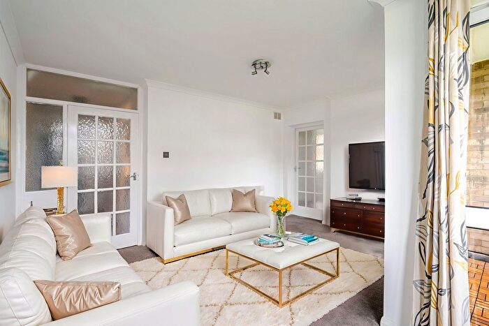 2 Bedroom Flat To Rent In Pompadour Close, Brentwood, CM14