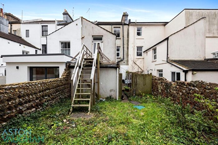 3 Bedroom Flat To Rent In Ditchling Rise, Brighton, BN1
