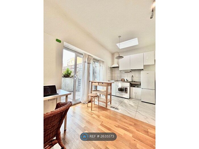 Studio To Rent In Mercia Grove, London, SE13