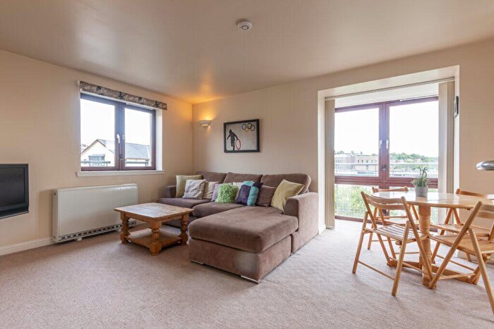 2 Bedroom Flat To Rent In L – St John's Hill, Edinburgh, EH8