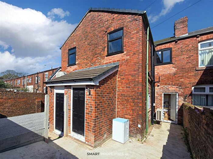 1 Bedroom Flat To Rent In Wigan Road, Ashton-In-Makerfield, Wigan, WN4