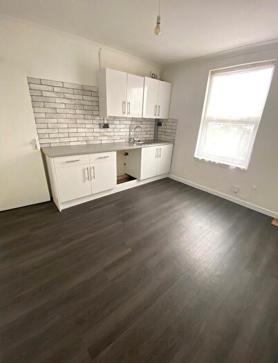 1 Bedroom Flat To Rent In Corporation Road, Cardiff(City), CF11